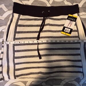 Jones New York Black and White Striped Knit Skirt/Skorts with Drawstring Waist